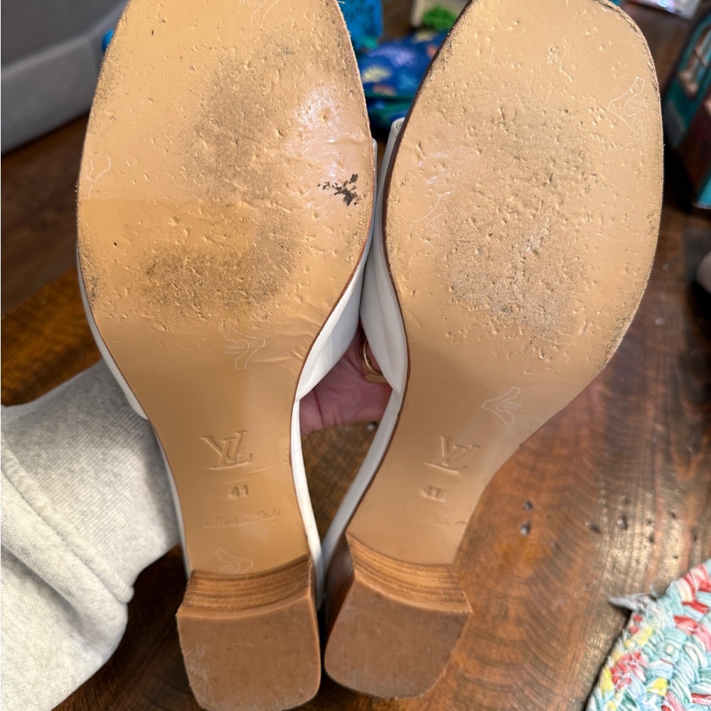 Louis Vuitton White Leather Slide Sandals with Gold LV Logo - Picture 6 of 9